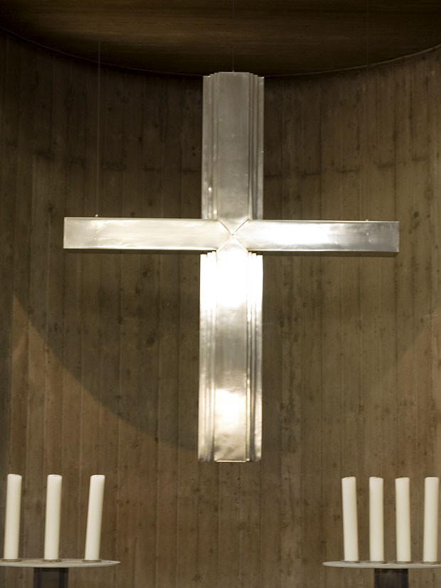 Kreuz und Kerzen